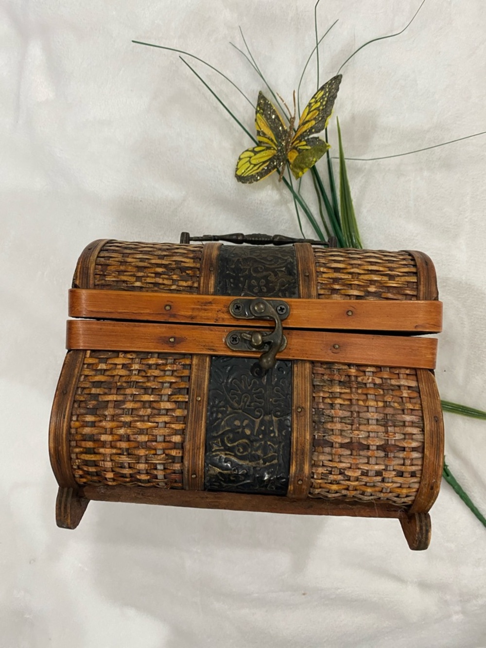 VINTAGE Woven Rattan Treasure Chest Jewelry Box - Brown - Picture 8 of 11
